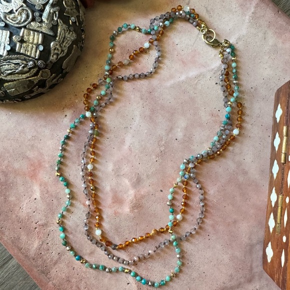 Handmade hand knotted triple layer gemstone necklace - Picture 5 of 8